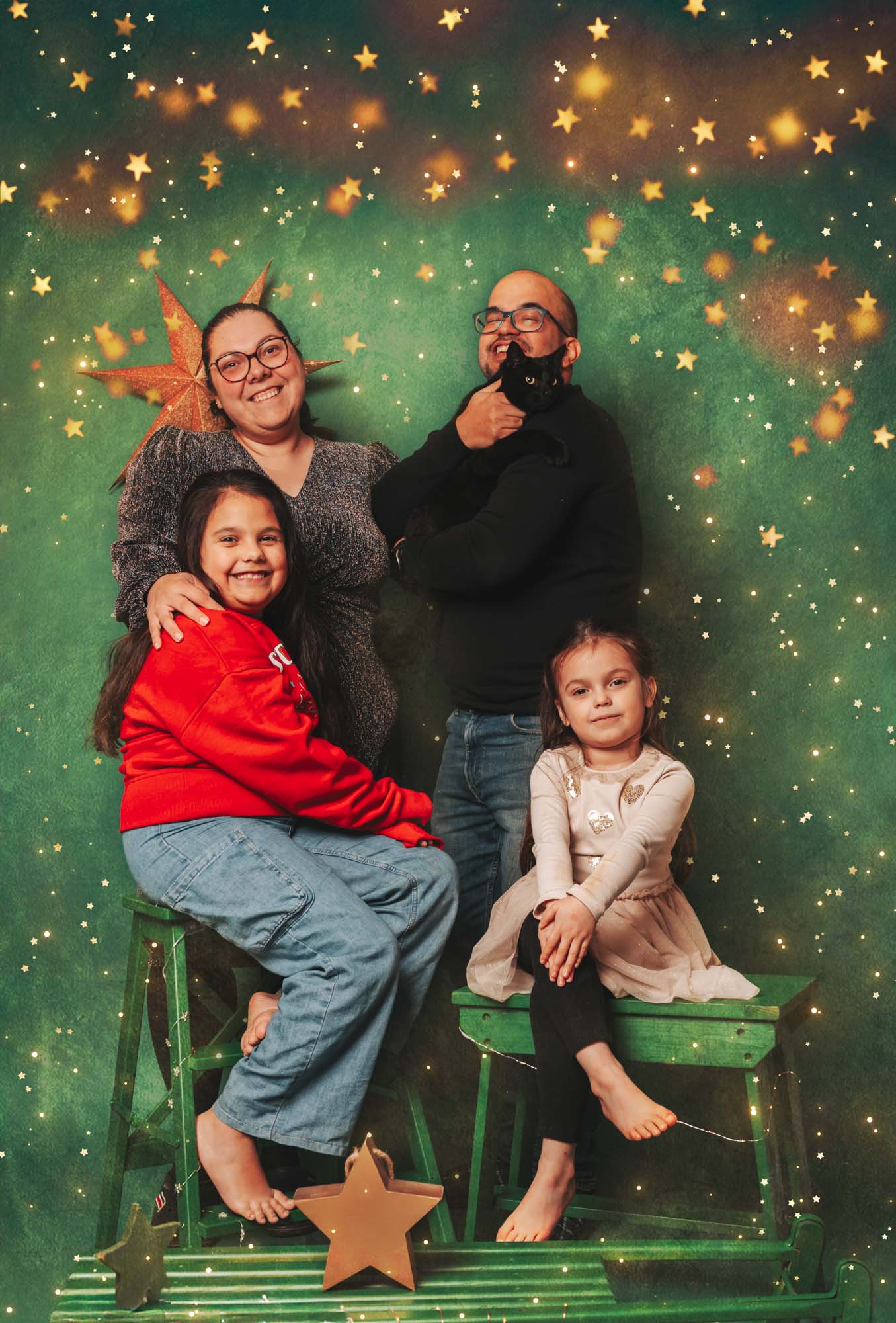 christmas family mini session green backdrop stars netherlands