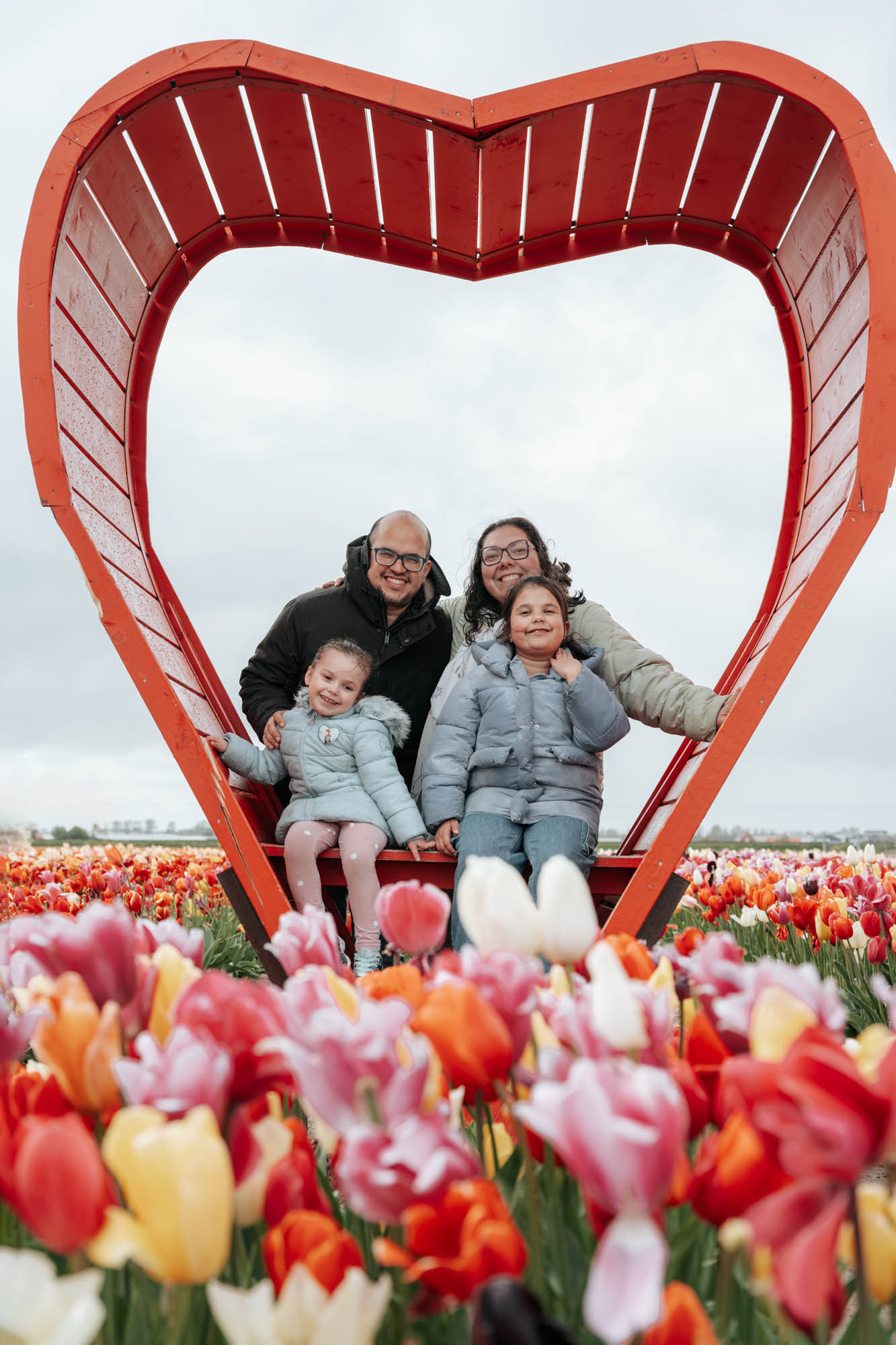 family-photography-tulip-fields-heart-netherlands.jpg